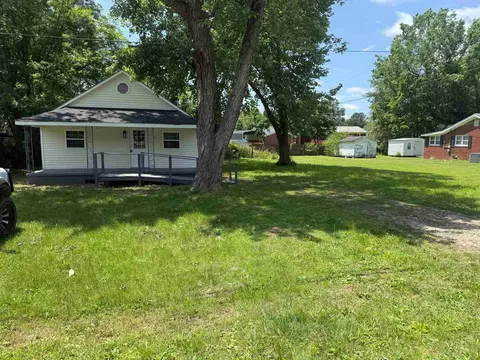 Exterior - 100 Sutton St, Savannah, TN 38372 photo 5 of 15