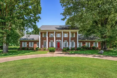 5180 Holmes Oaks Dr, Collierville, TN 38017