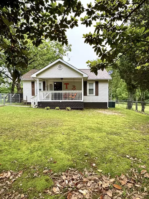 3090 Mecklinburg Dr, Bolivar, TN 38008