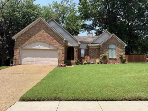 4431 Green Creek Dr, Memphis, TN 38125
