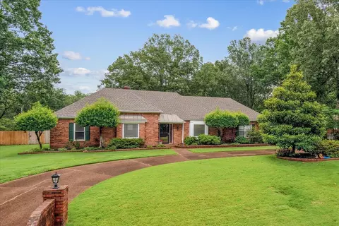 2964 Country Place Dr W, Collierville, TN 38017
