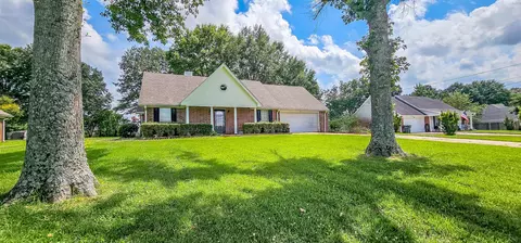80 Country Place Dr, Oakland, TN 38060