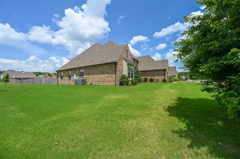 Exterior - 7070 E Hawks Crossing Dr, Olive Branch, MS 38654 photo 5 of 5
