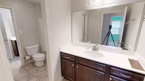 Bath - 7070 E Hawks Crossing Dr, Olive Branch, MS 38654 photo 3 of 4