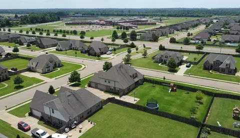 View/Area - 7070 E Hawks Crossing Dr, Olive Branch, MS 38654 photo 4 of 7