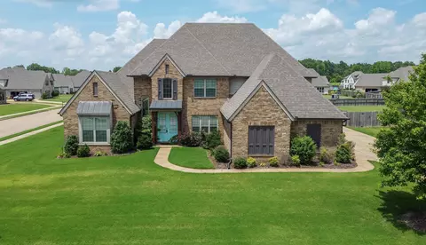 Exterior - 7070 E Hawks Crossing Dr, Olive Branch, MS 38654 photo 2 of 5