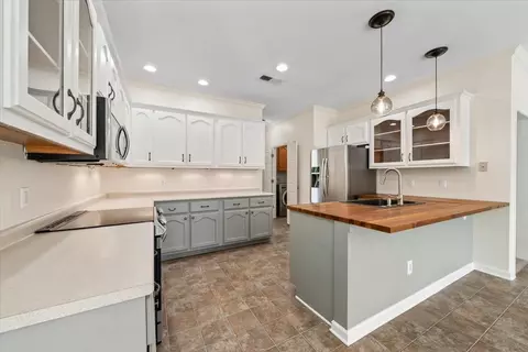 Kitchen - 3760 Broadway Rd, Bartlett, TN 38135 photo 2 of 3