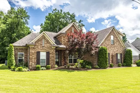 2 S Chinkapin Dr, Atoka, TN 38004
