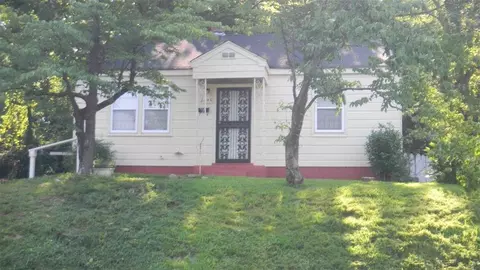 2440 Corry Rd, Memphis, TN 38106