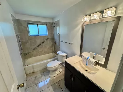 Bath - 2987 Egan Dr, Memphis, TN 38115 photo 2 of 2