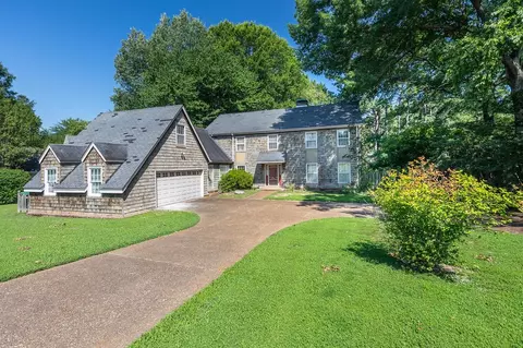 1361 Poplar Ridge Dr, Memphis, TN 38120