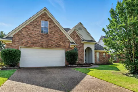 8910 Travis Dr, Olive Branch, MS 38654 photo 2