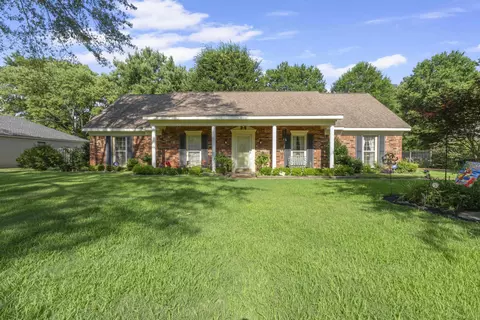 2998 Holly Heath Dr, Germantown, TN 38138
