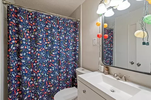 Bath - 4947 Dee Rd, Memphis, TN 38117 photo 2 of 2