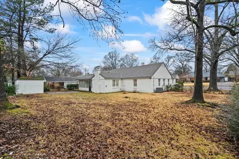 Exterior - 4947 Dee Rd, Memphis, TN 38117 photo 5 of 7
