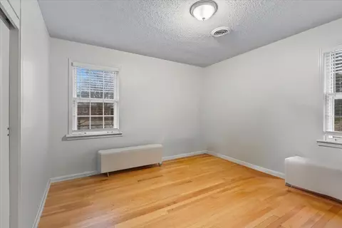 Bedroom - 4947 Dee Rd, Memphis, TN 38117 photo 2 of 3