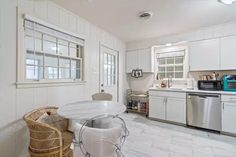 Kitchen - 4947 Dee Rd, Memphis, TN 38117 photo 1 of 3