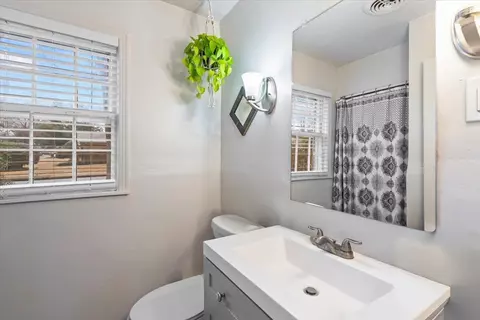 Bath - 4947 Dee Rd, Memphis, TN 38117 photo 1 of 2