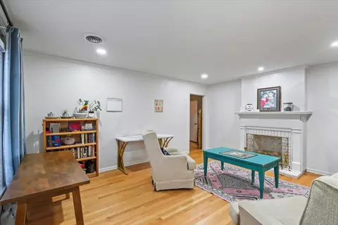 Living - 4947 Dee Rd, Memphis, TN 38117 photo 1 of 2