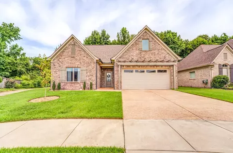 8708 Brunswick Forest Dr, Bartlett, TN 38133