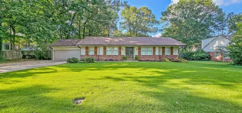 6818 Great Oaks Rd, Germantown, TN 38138