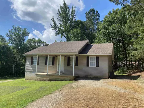 141 Hideaway Sq, Selmer, TN 38375