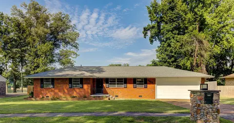 3029 Birchfield Dr, Memphis, TN 38127