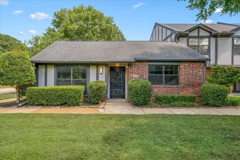 968 Rustling Oaks Cir, Memphis, TN 38117