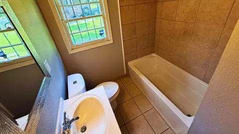 Bath - 339 Shofner Ave, Memphis, TN 38109 photo 1 of 2
