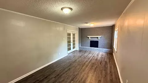 Living - 339 Shofner Ave, Memphis, TN 38109 photo 1 of 4