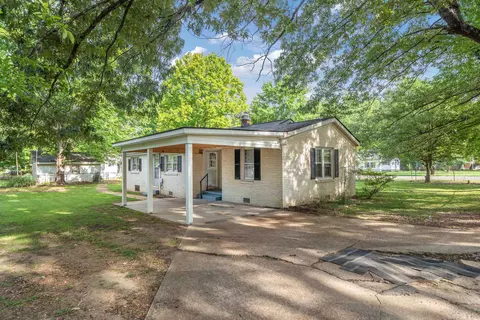 Exterior - 870 E Main St, Savannah, TN 38372 photo 4 of 6