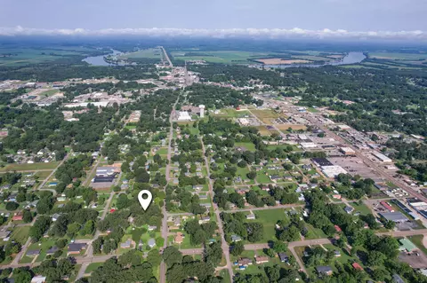 View/Area - 870 E Main St, Savannah, TN 38372 photo 2 of 2