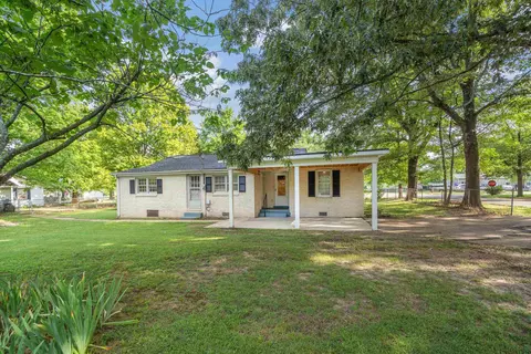 Exterior - 870 E Main St, Savannah, TN 38372 photo 2 of 6