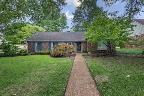 7247 Great Oaks Rd, Germantown, TN 38138