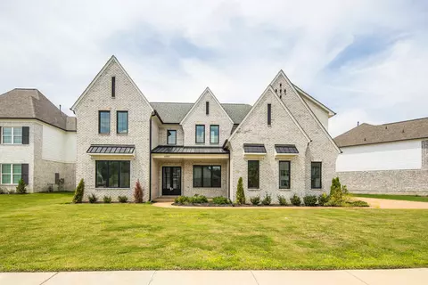 4887 Maple Walk Dr, Lakeland, TN 38002