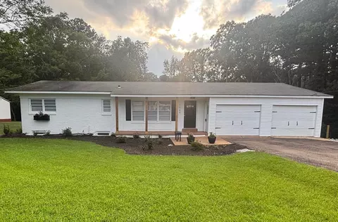 1969 Constitution Dr, Iuka, MS 38852