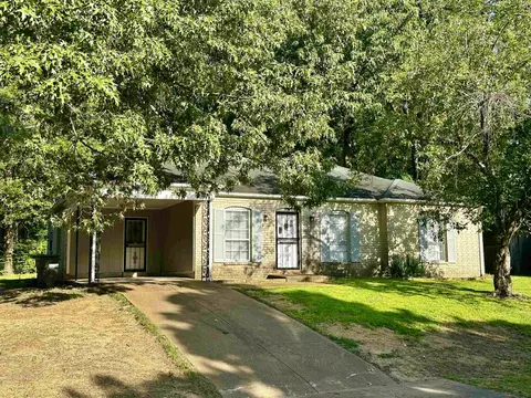 3675 Naylor Dr, Memphis, TN 38128