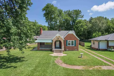 376 E Poplar Ave, Selmer, TN 38375