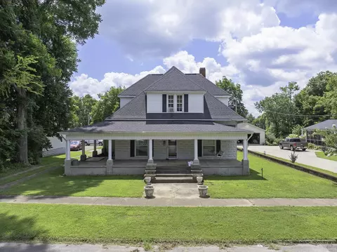 107 Monroe Ave, Lexington, TN 38351