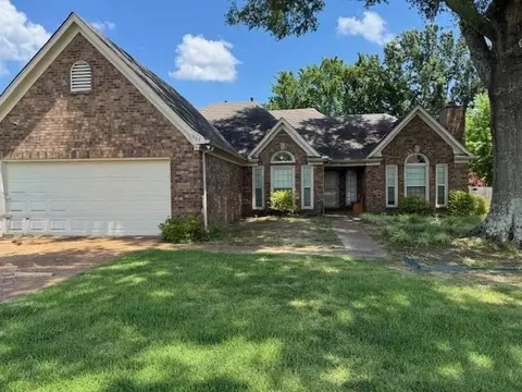 862 Cairn Creek Dr, Memphis, TN 38018