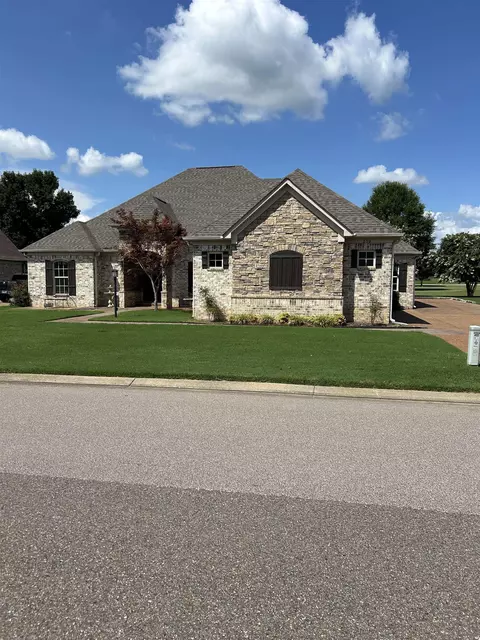 230 Torrey Pines St, Covington, TN 38019