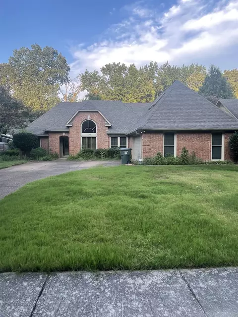1648 Dexter Woods Dr, Cordova, TN 38016