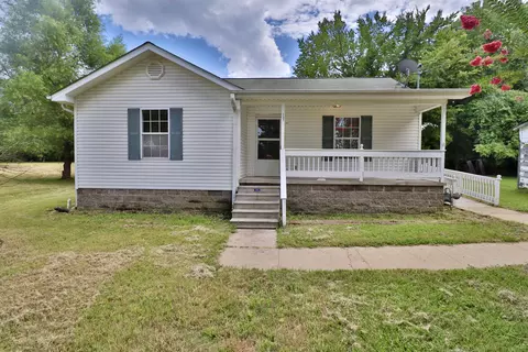 157 E Wardlow St, Gates, TN 38037