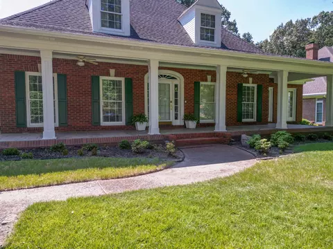 1895 Wood Oak Dr, Cordova, TN 38016