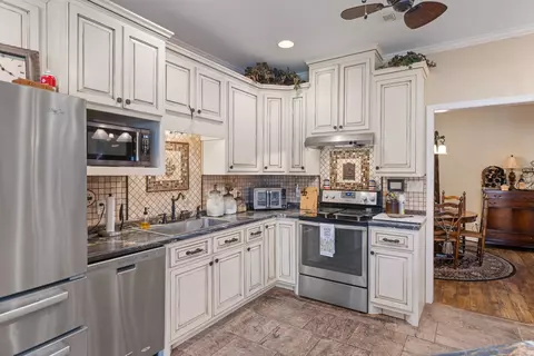 Kitchen - 27 Bynum Dr, Corinth, MS 38834 photo 1 of 4
