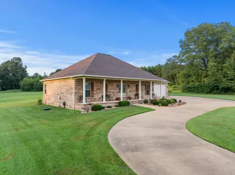 Exterior - 27 Bynum Dr, Corinth, MS 38834 photo 4 of 9