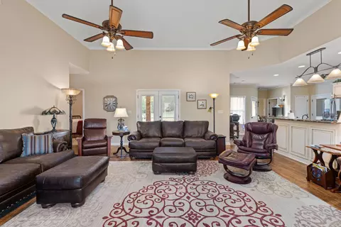 Living - 27 Bynum Dr, Corinth, MS 38834 photo 1 of 1