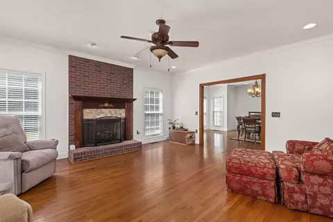 Living - 20 Tadpole Ln, Corinth, MS 38834 photo 2 of 3