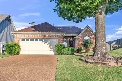 55 Magnolia Garden Ln, Oakland, TN 38060