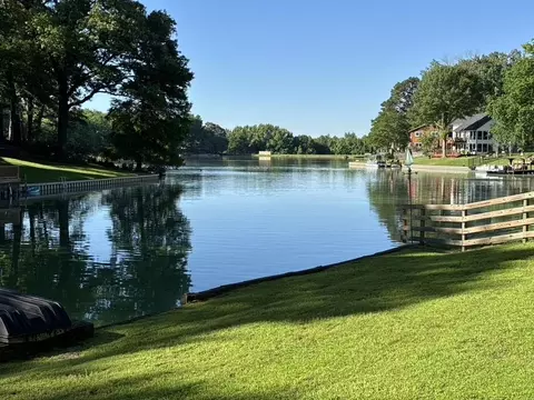 90 Viking Dr, Cordova, TN 38018